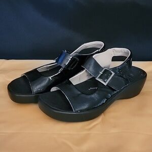 Black Patent Leather Sandles Size 6W  by Barefoot Freedom